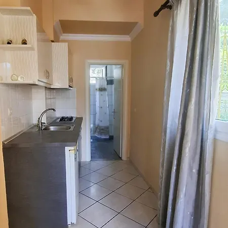Hotel apartamentowy Michalis Goulis *